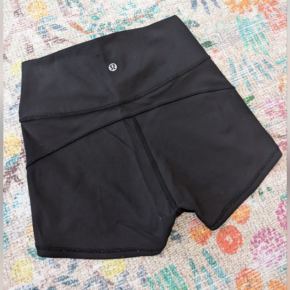 Lululemon In Movement Short - Picture 9 of 10